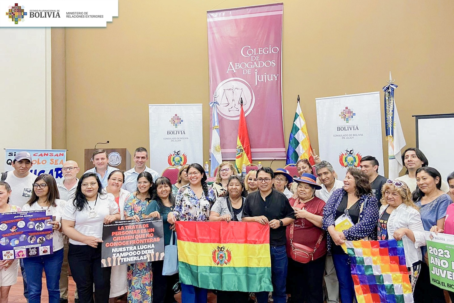 Viceministra Chuquimia se reúne con la comunidad boliviana del norte argentino